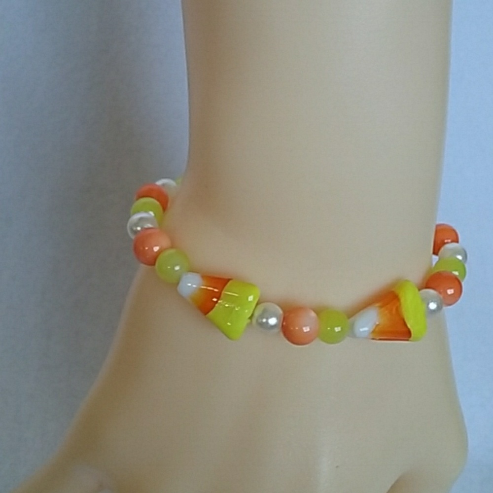 Candy corn beaded stretch bracelet